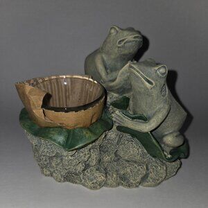 Frog sculpure